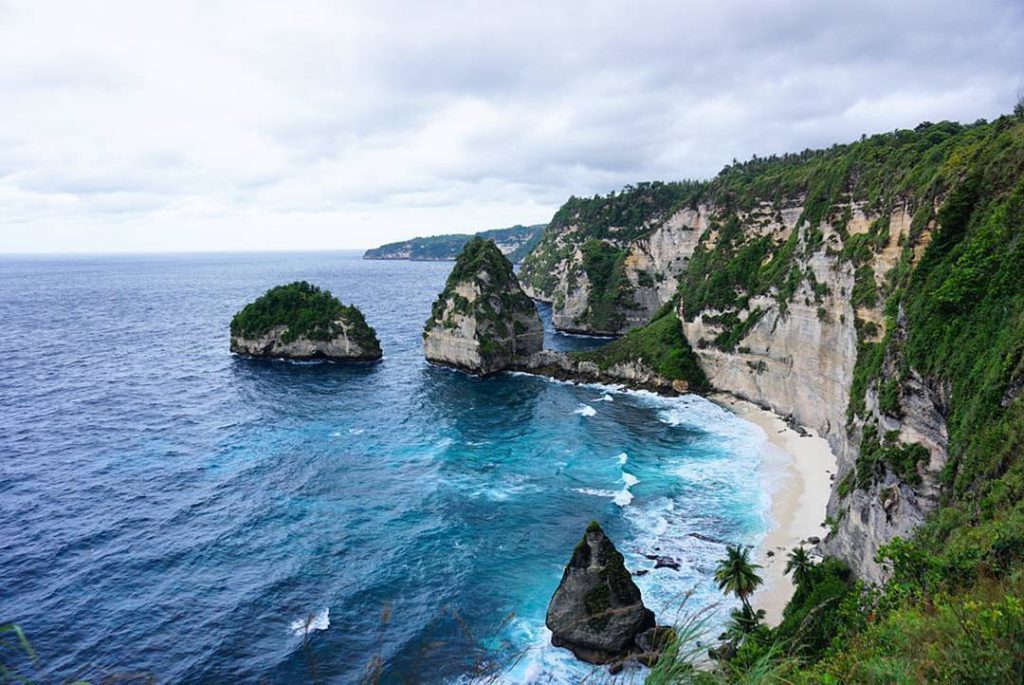 Pantai-Atuh-Nusa-Penida