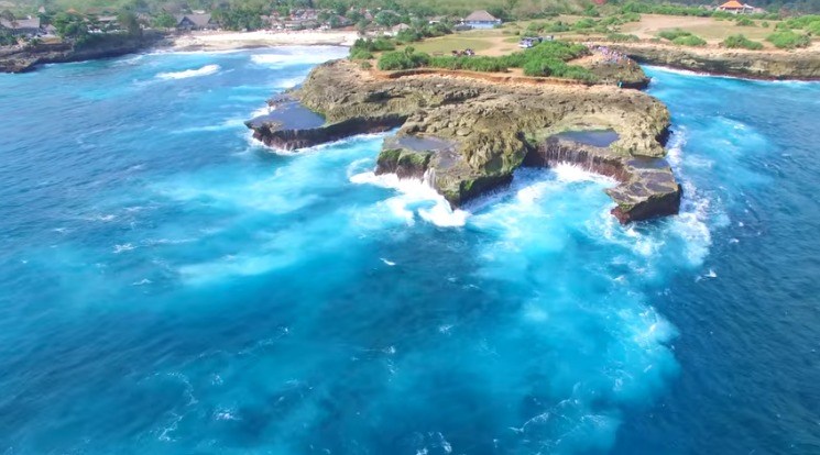 Tebing Devil’s Tears atau Air Mata Iblis di Bali