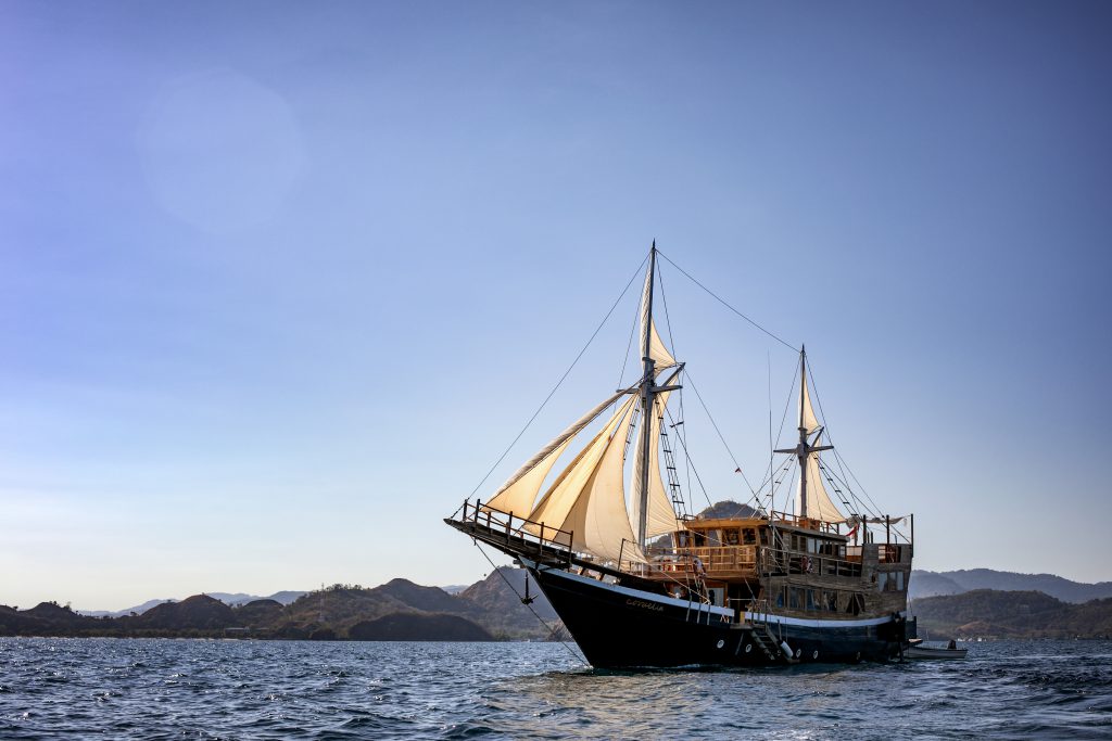 Paket Sewa Kapal Komodo Labuan Bajo – Cordelia Phinisi 2021 Harga – Opentrip – Itinerary