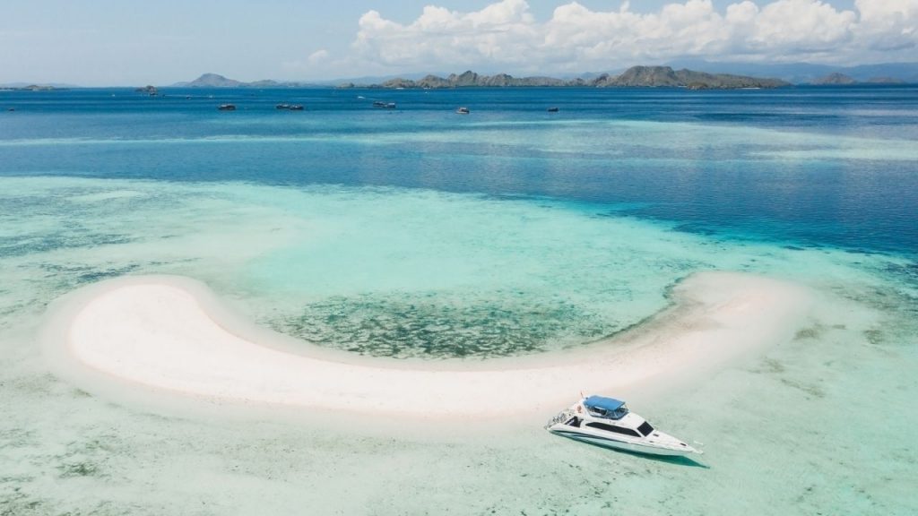 Tempat Wisata Labuan Bajo Pasir Putih Taka Makassar