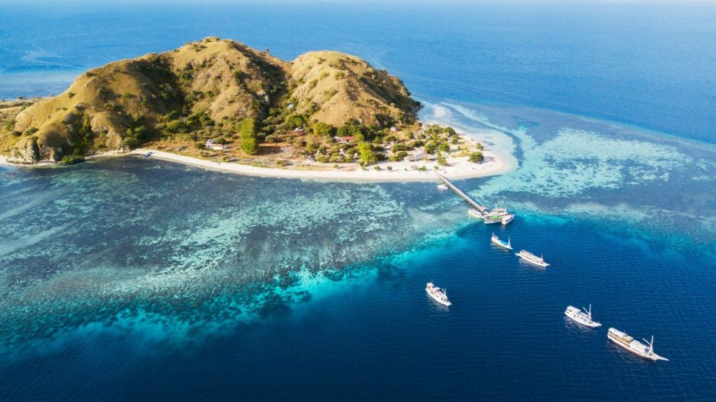 Tempat Wisata Labuan Bajo Pulau Kanawa (3)