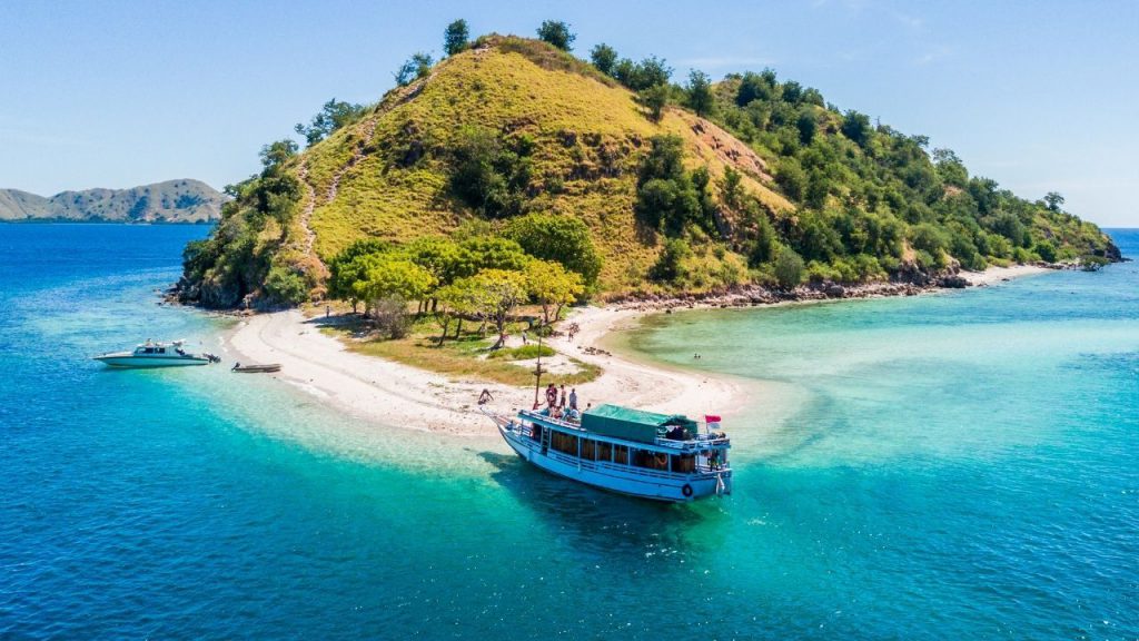tempat wisata labuan bajo pulau kelor komodo