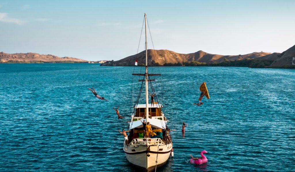 sewa kapal phinisi labuan bajo lalunia liveaboard 2022