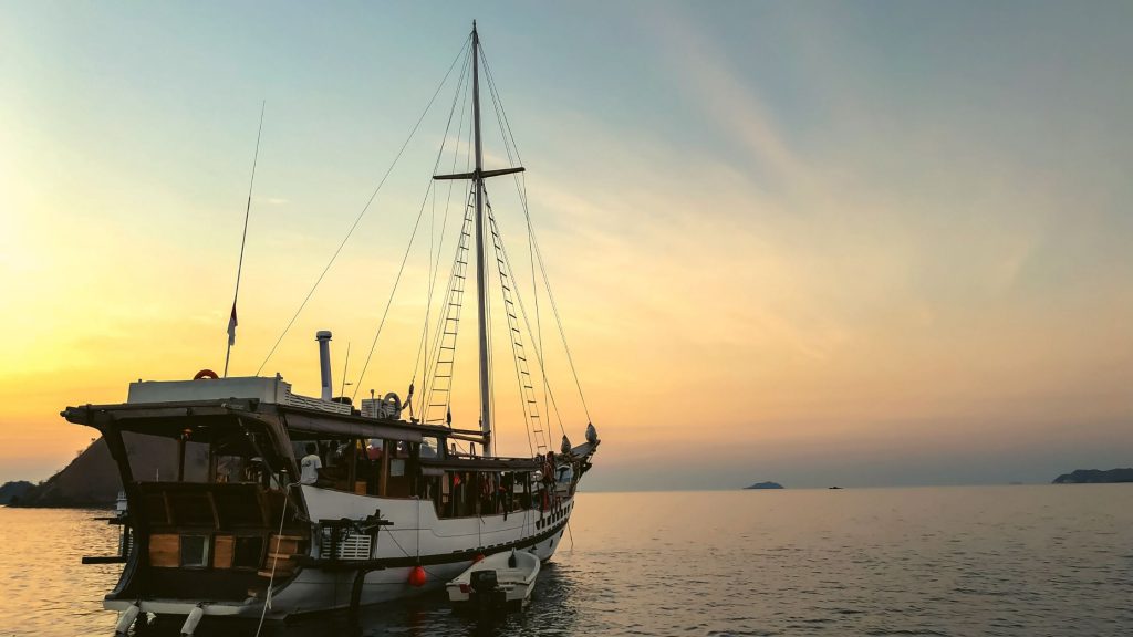 sunset labuan bajo
